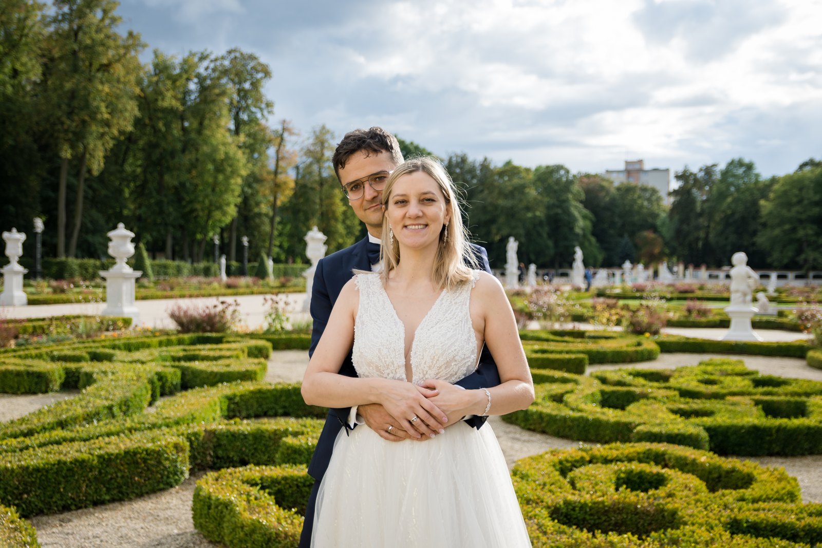 Para młoda w Ogrodach Branickich – fotograf ślubny Białystok